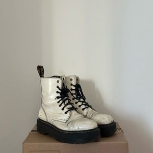 Platform Dr. Martens boots